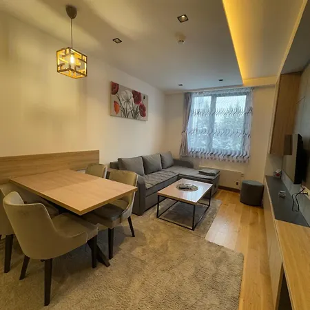 Zlatni Javor 211 * Яхорина