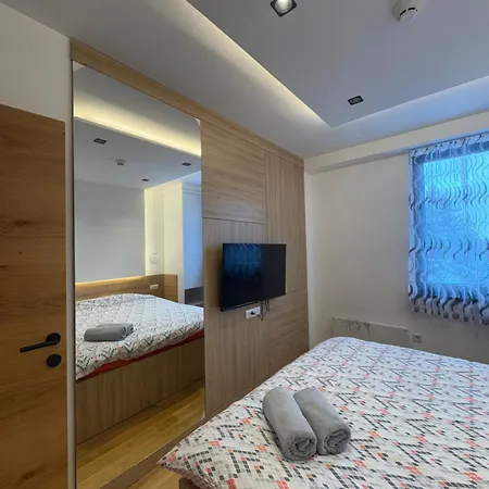 Zlatni Javor 211 * Яхорина